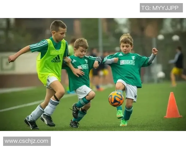 国际足球明星训练瞬间展现运动魅力与团队精神的精彩画面